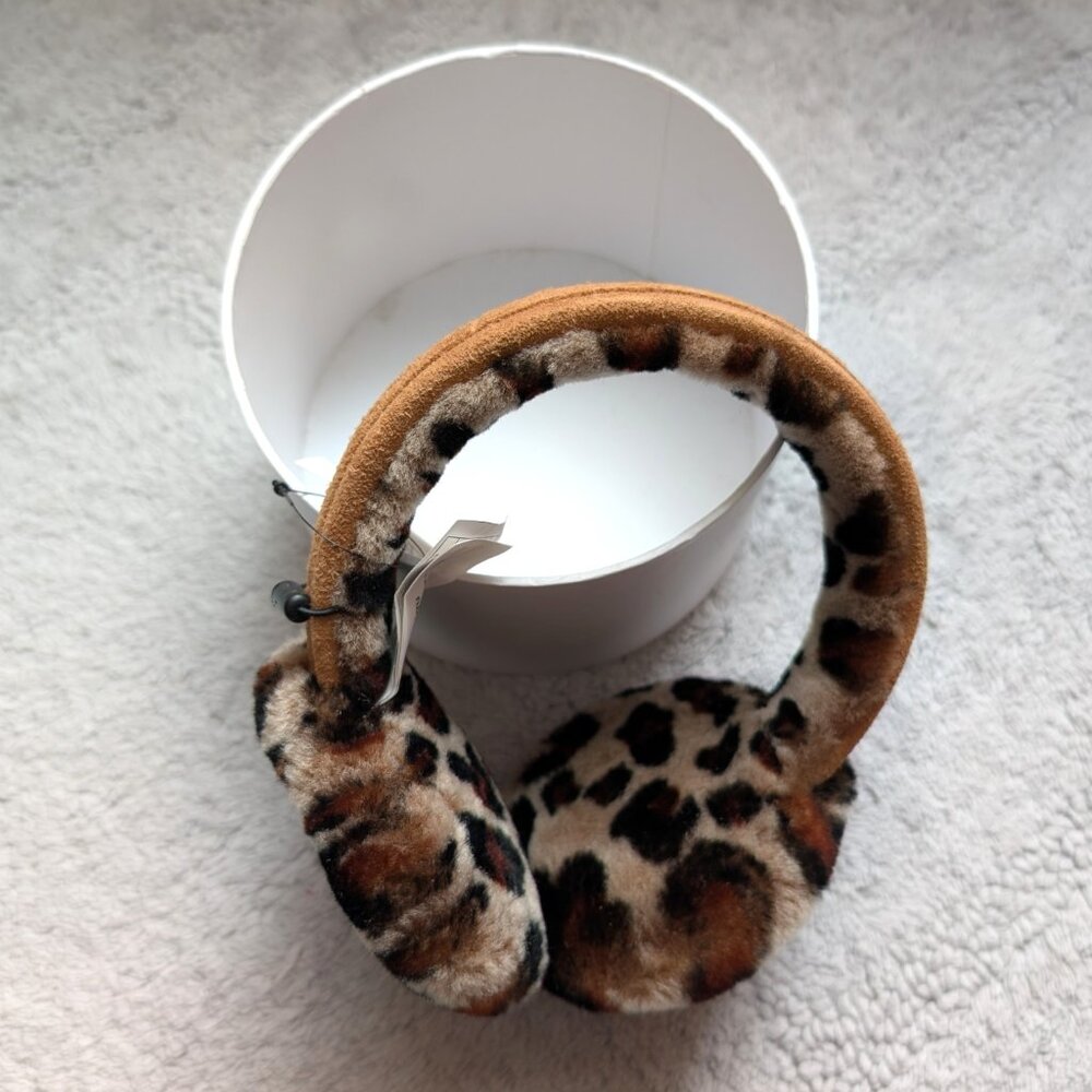 NWT UGG Shearling & Suede Earmuffs in Leopard - Picture 3 of 14